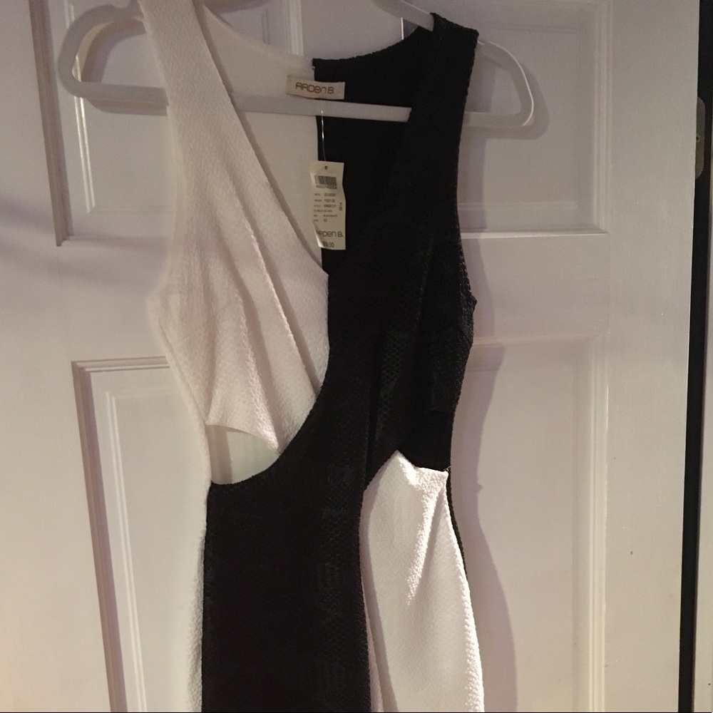 Arden B Black/White Midi Dress